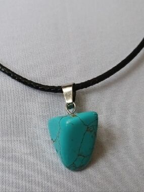 4/$80 New Triangular Shaped Crystal Pendant Necklace